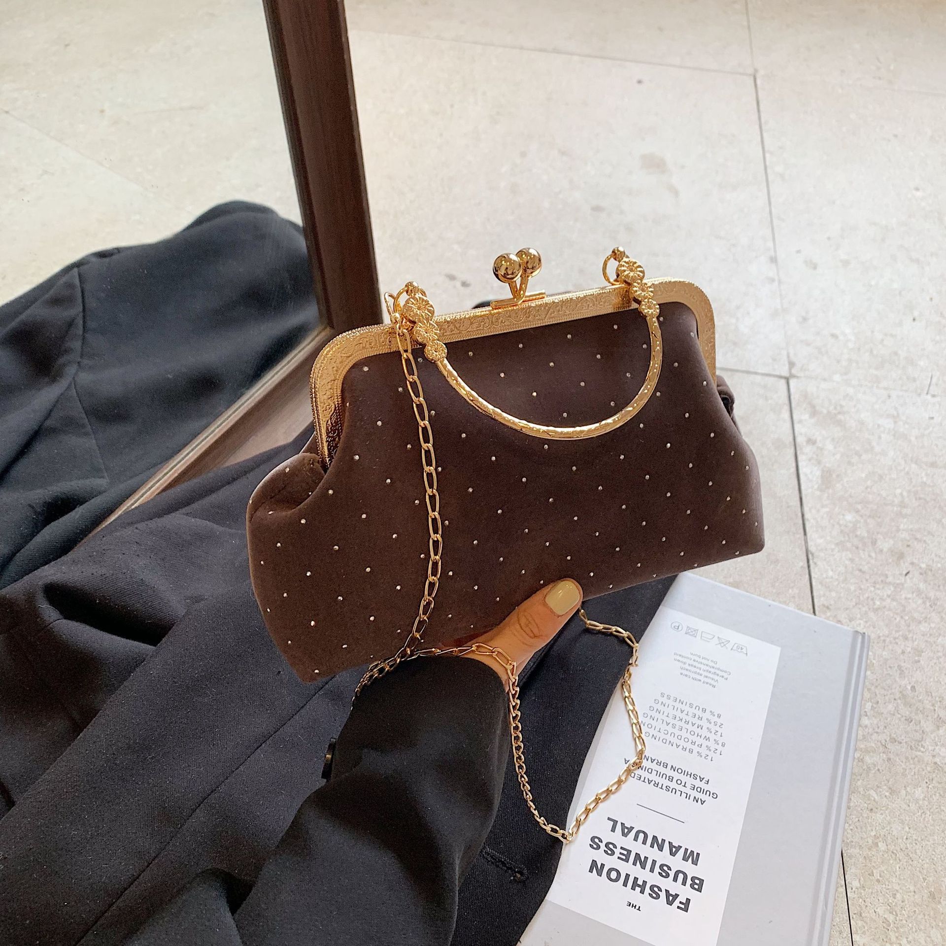 Clip, estilo de temperamento de alta gama, bolso pequeño portátil, bolso de vestido de cena para mujer, cadena de moda, bolso de concha de mensajero de un solo hombro