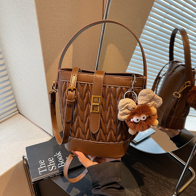 Bolsa de cubo francesa Xiaozhongling, mujer otoño-invierno 2025, nuevo bolso de teléfono móvil, bolso de hombro exterior