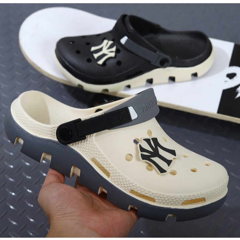 2024 New Croc Shoes Men's Summer Outerwear Thick-Soled Breathable, Plaid, Wear-Resistant, Non-Slip Beach Shoes for Foot Design