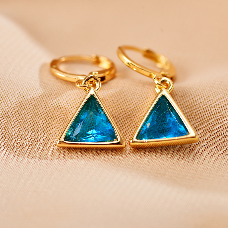 1 Pair Retro Triangle Copper Inlay Zircon Drop Earrings display picture 3