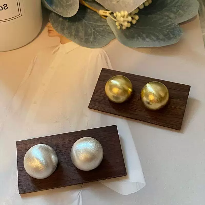 新款磨砂拉丝圆球耳钉女法式小众百搭哑光耳夹高级感时尚气质耳饰