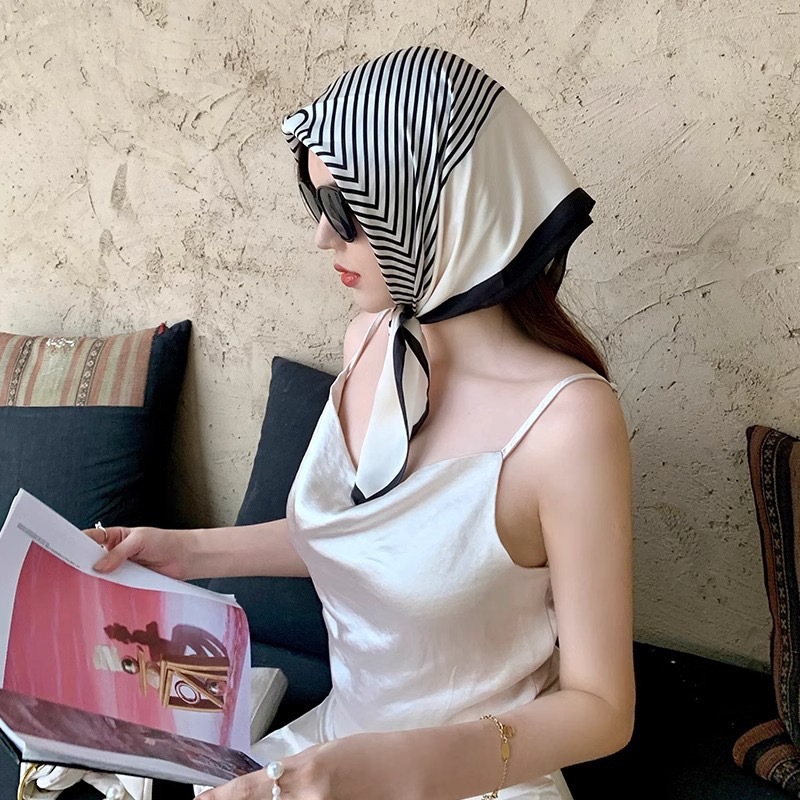Primavera pequeña bufandas de seda ~ primavera y verano fresca sensación de reducción de la edad de las niñas coreanas pequeñas bufandas de seda de lujo ligero mujeres versátiles