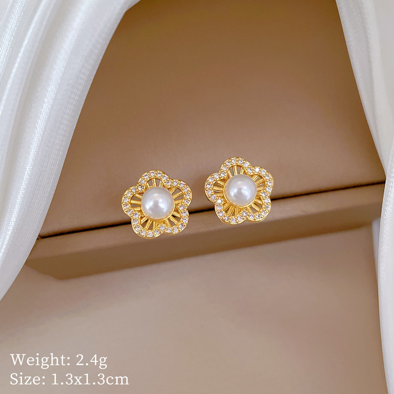 Collar y aretes de acero [Zhengzhou] conjunto de aretes de lujo ligero de diamante completo perla temperamento de banquete aretes de aretes combinación de collares