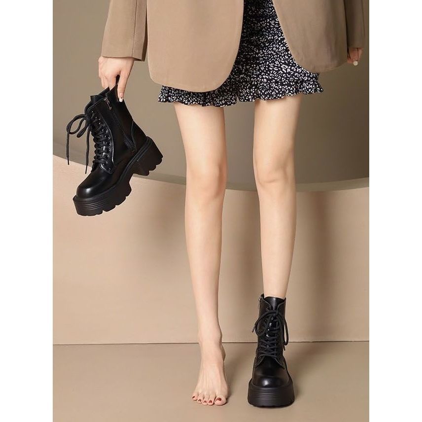 マーティンブーツ女2023秋冬の新型英倫風ショートブーツ春秋は厚い底の太さと滑り止めの格好いい女性ブーツを高くします。