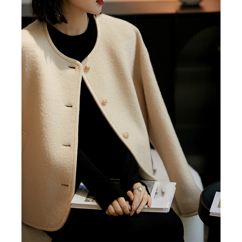 Gentle and elegant, wool quilted short jacket with gold buttons, new autumn style.
