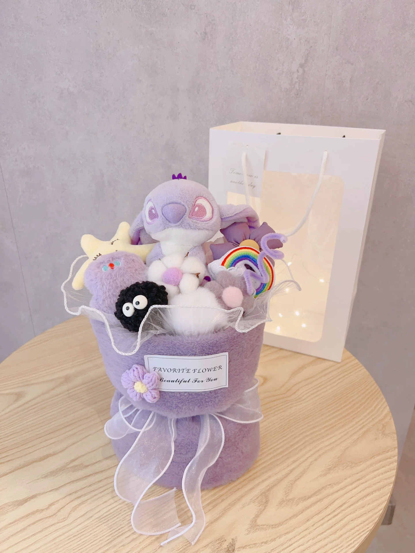 Плюшевый букет (Sanrio) клубничный плюшевый набор, 30–33 см — подарок на День святого Валентина и день рождения