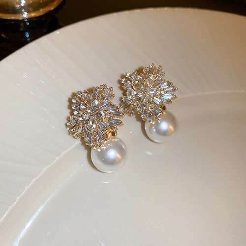 New high-end zircon pearl earrings for women, French style, light luxury, fashionable earrings, niche design, exaggerated earrings