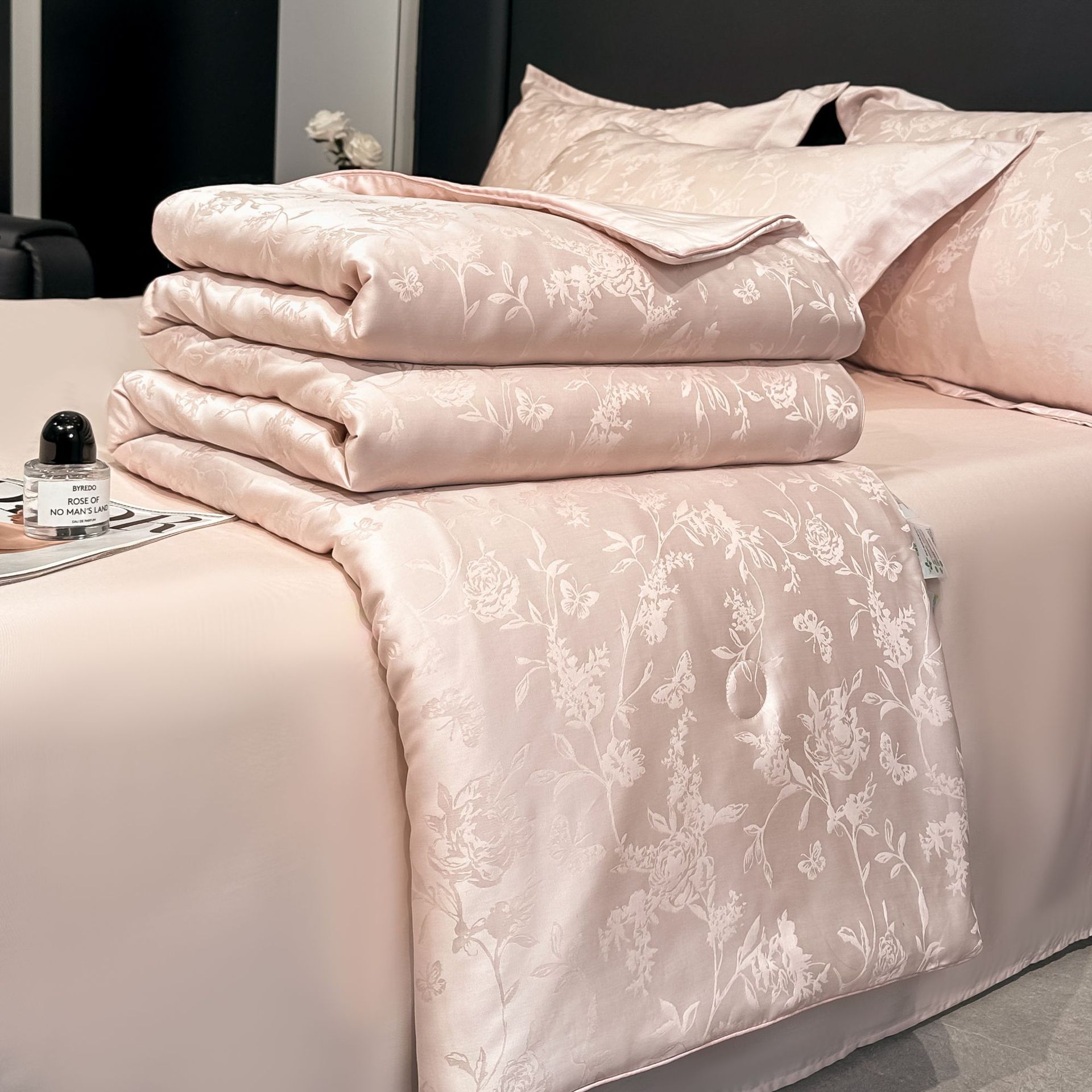 Light Luxury 100-Count Tencel Summer Cool Quilt Four-Piece Set Summer Machine Washable Ice Silk Thin Quilt Cool and High-End Air-Conditioned Quilt 4