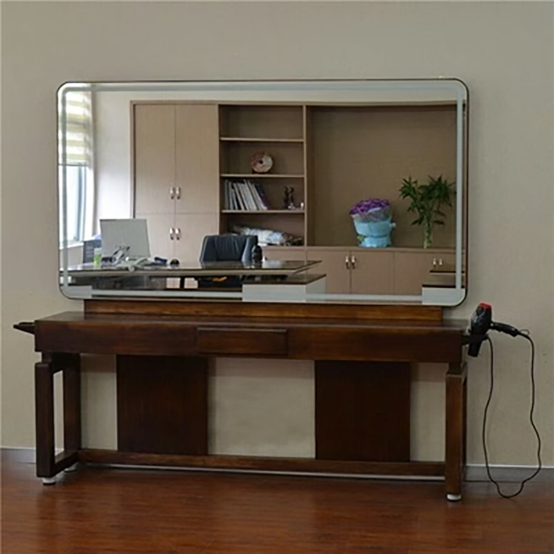 Barbería mirror image 18