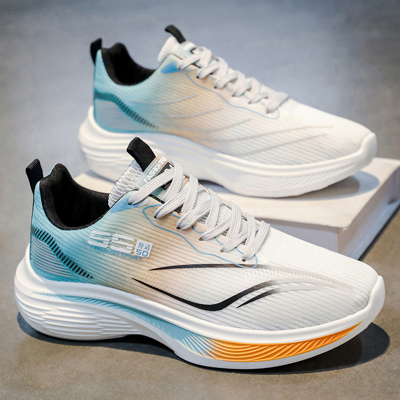 Verano para hombres nuevos zapatos de corrida transpirables de malla de hielo superligero con suela gruesa de moda zapatos deportivos casuales para hombres