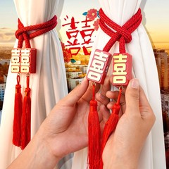 カーテンは結婚式の結婚部屋を縛って結婚の蝶結びの装飾セットを配置します。