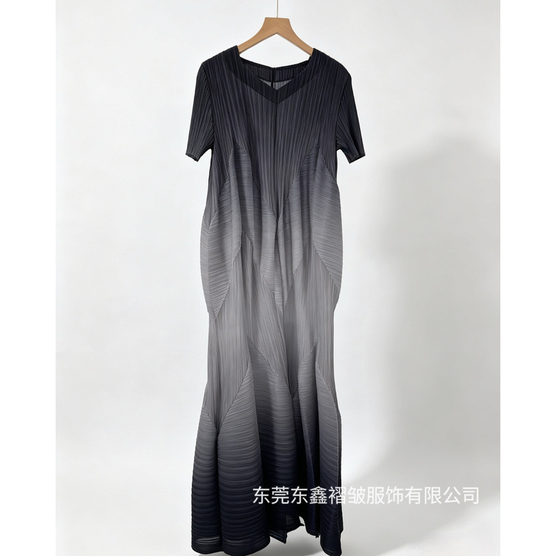 Miyake-style high-end pleated solid color dress, new summer fashion, versatile, elegant, with a sense of design, trendy and elegant Miyake-style high-end pleated solid color dress, new summer fashion, versatile, elegant, with a sense of design, trendy and elegant
