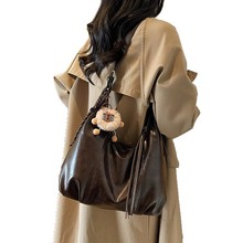 油皮复古大容量包包女2025新款通勤单肩斜挎包时尚感托特包水桶包