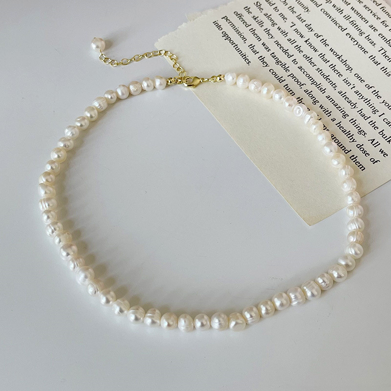 Luxurious Geometric Pearl Beaded Necklace