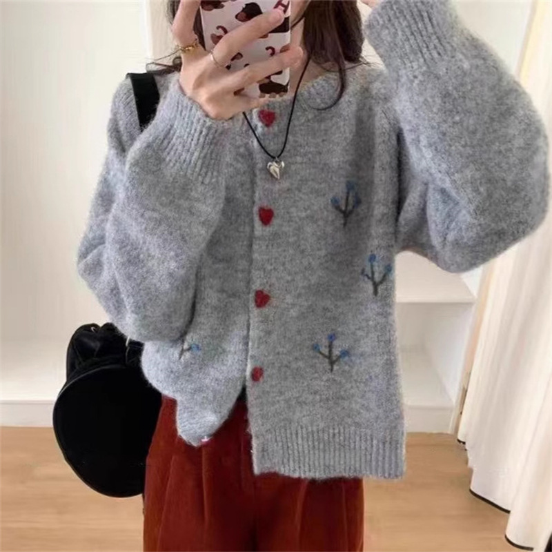 圆领爱心扣刺绣羊驼绒外套女2025新款韩系慵懒风针织衫毛衣女上衣|undefined