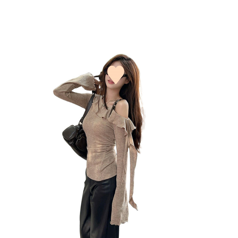 불규칙한 슬레 언트 어깨 리본 니트웨어 여성의 가을 2024 새로운 러플 슬림 핏 주름 긴 소매 탑