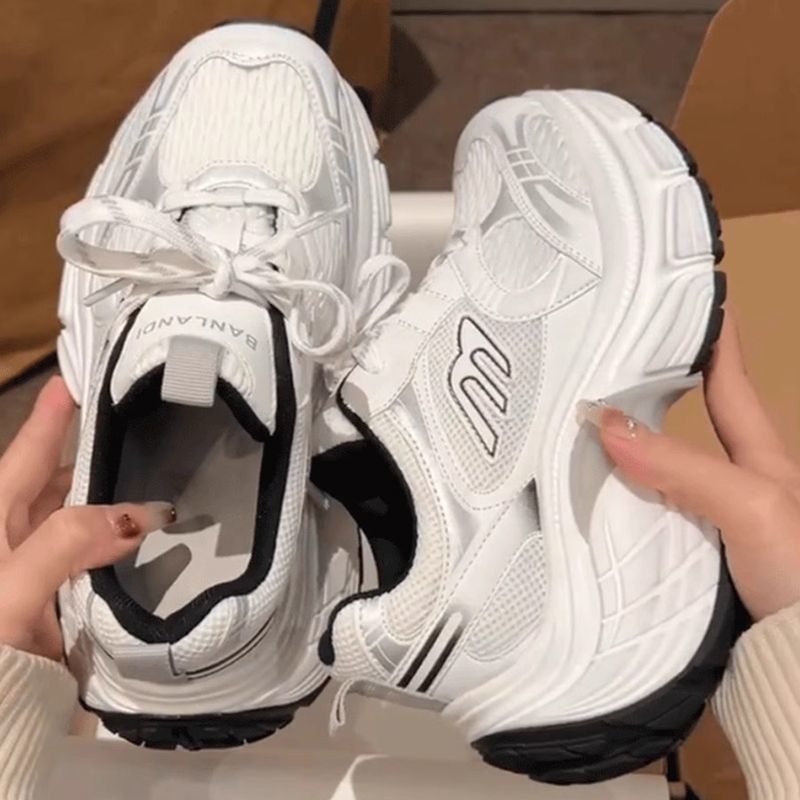 Zhao Lusi mismo estilo de zapatos de papá mujer 2025 nuevo estilo de suela gruesa pareja todo-fósforo aumento zapatos deportivos casuales ins