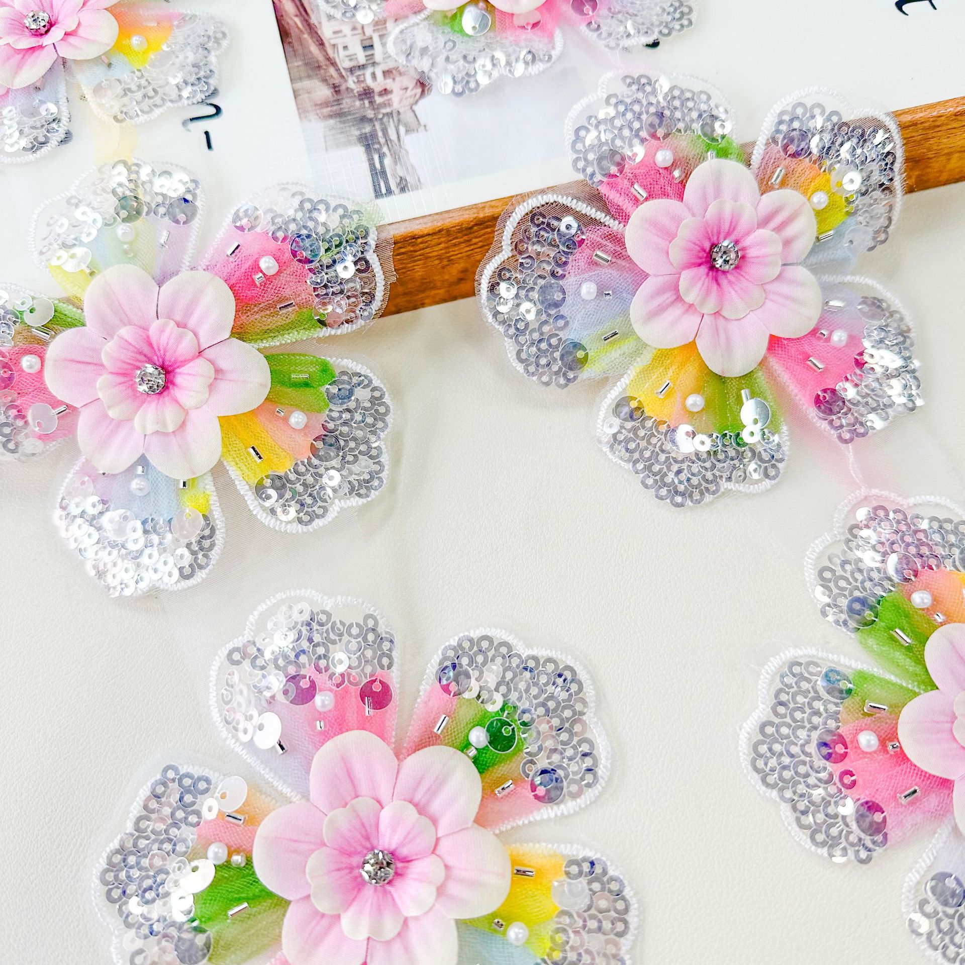 Accesorios de flores de encaje de color mixto pétalos de hilo hechos a mano vestido de borde de encaje tridimensional zapatos de ropa infantil flores de cabello arnés decoración