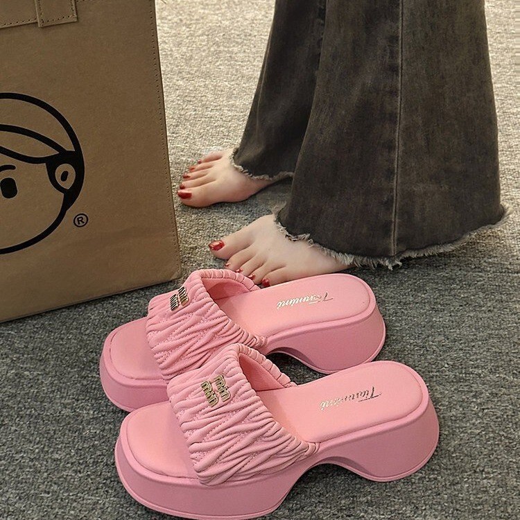 Chanel-Style Barbie Pink Slippers for Women, Spring 2026 New Model, High-End Thick-Soled Height-Increasing Super Popular Beach Sandals Chanel-Style Barbie Pink Slippers for Women, Spring 2026 New Model, High-End Thick-Soled Height-Increasing Super Popular Beach Sandals