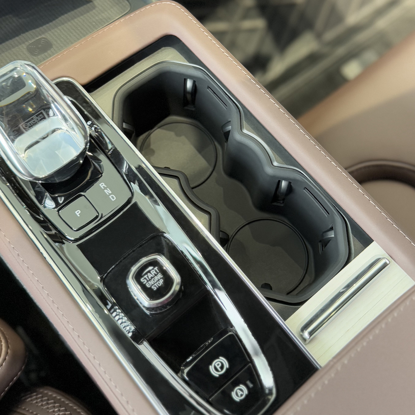Suitable for Volvo 26 Models S90 Center Console Water Cup Holder Storage Box Wireless Charging Center Console Panel Silicone Anti-Slip Protection