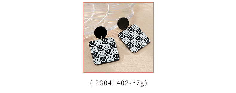 1 Pair Casual Simple Style Smiley Face Rectangle Stoving Varnish Arylic Drop Earrings display picture 2