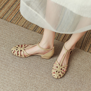 2024 Summer New Baotou Hollow Roman Flat Soft Leather Sandals Women's Round Toe Casual Buckle Thick Heel Shoes Women
