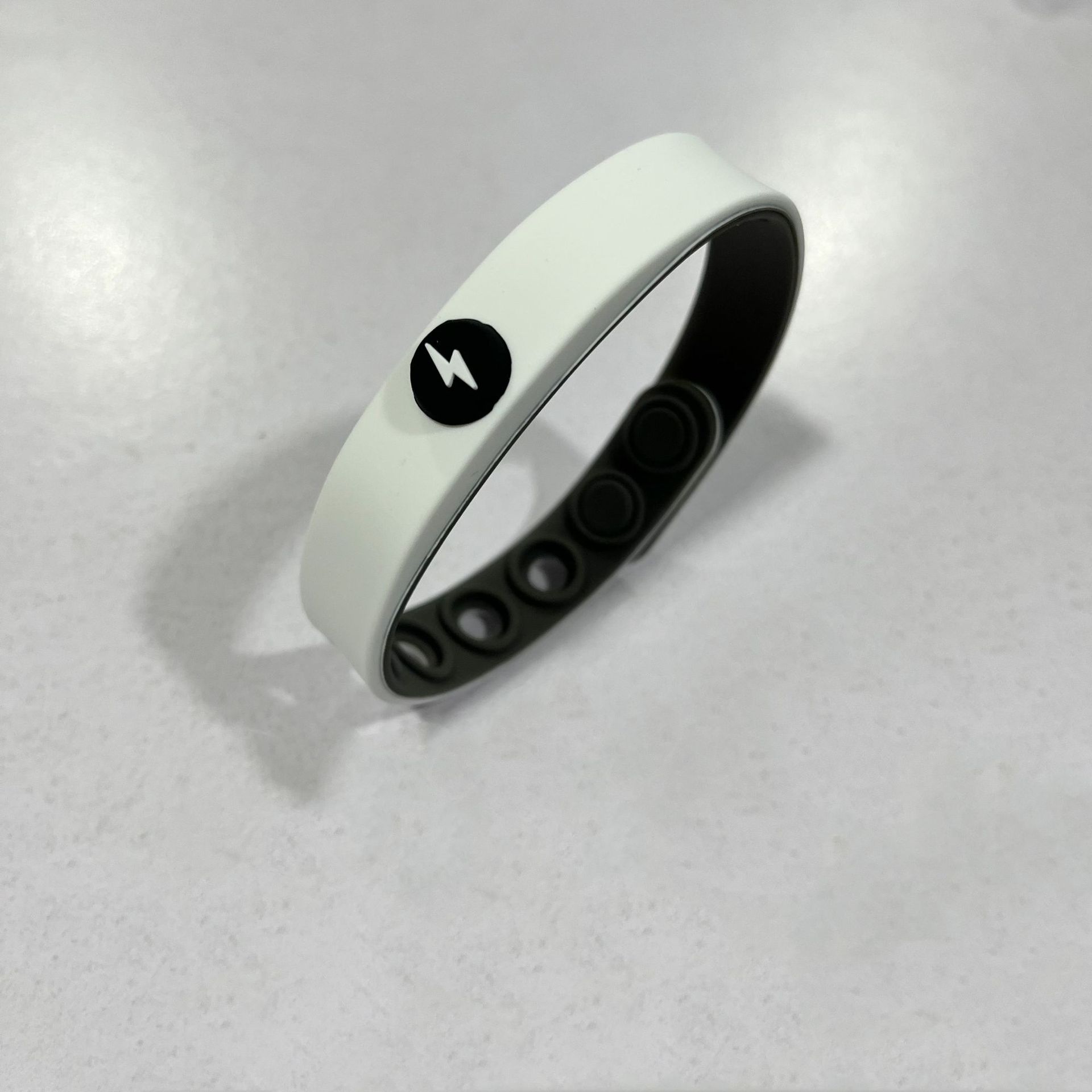 둥근 가장자리 흰색