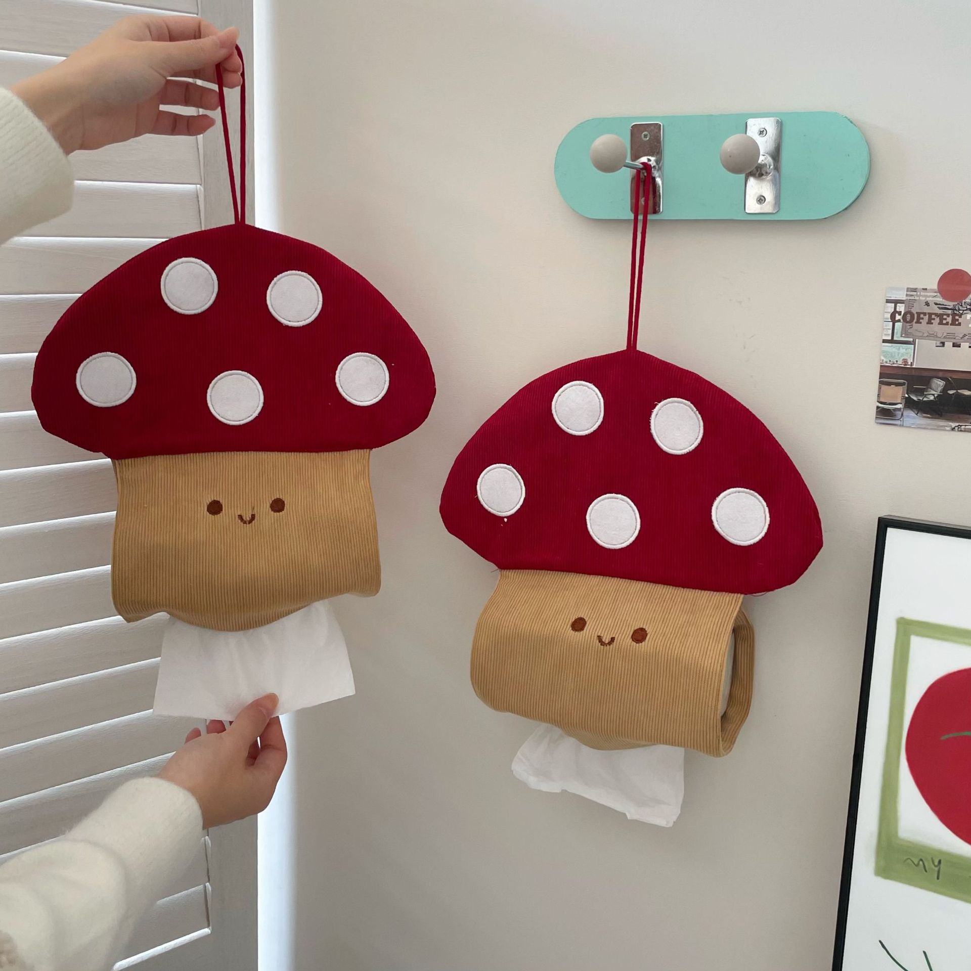 Hermosos hongos sin perforación cubierta de toallas de papel de pared caja de toallas de papel pequeño libro rojo con el mismo estilo en caja de extracción creativa de alto valor facial