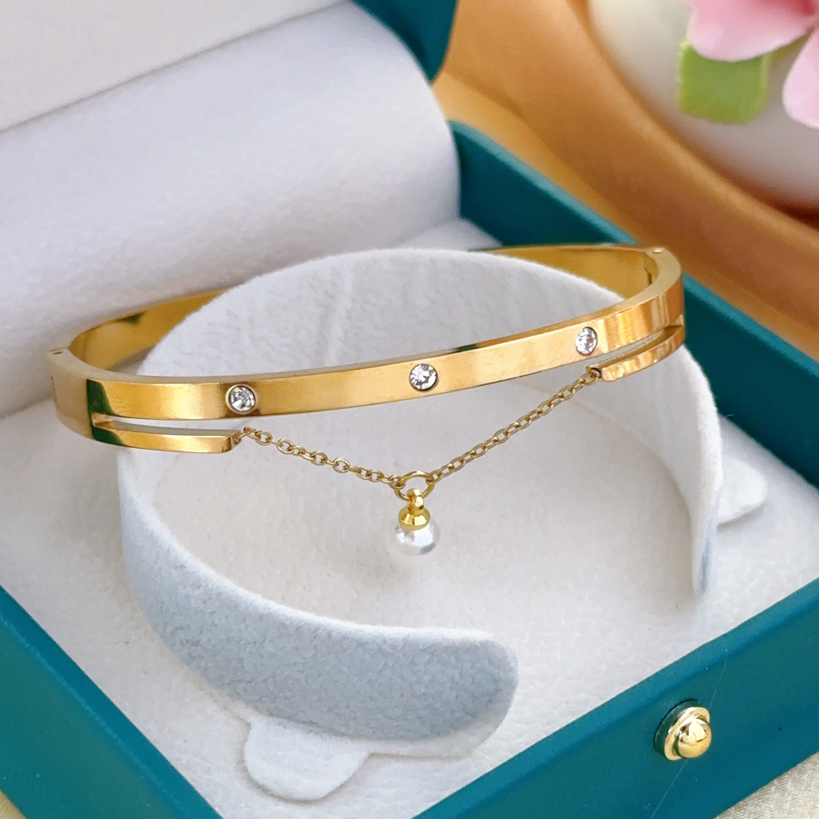 Joyas de pulsera, acero de titanio, no se desvanece, lujo ligero, moda, perlas, diamantes, hebilla de acero inoxidable para mujer, pulsera, lujo ligero, productos europeos y estadounidenses
