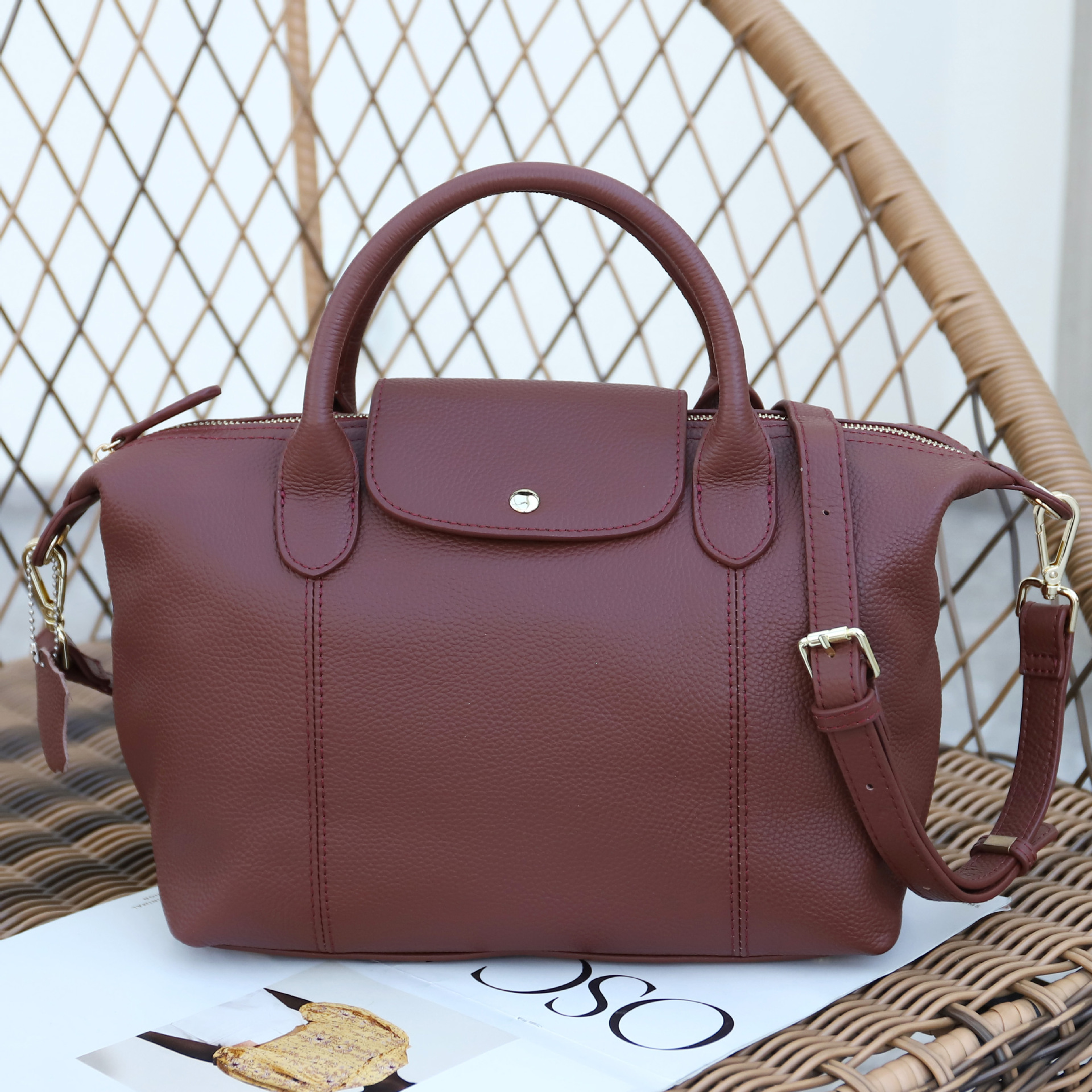 Nueva primera capa de piel de vaca de cuero de las mujeres de gran capacidad textura portátil simple todo-Partido de fábrica al por mayor bolsa de Boston