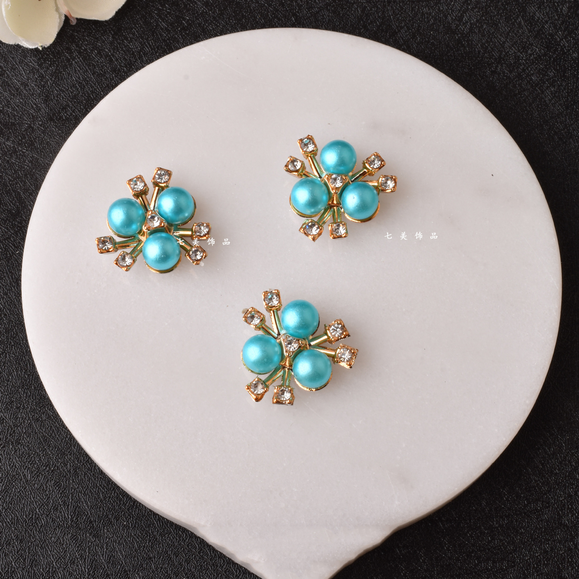 Estilo barroco tres aleación perla flor corazón joyería accesorios flor placa hebilla ropa DIY collar pulsera material