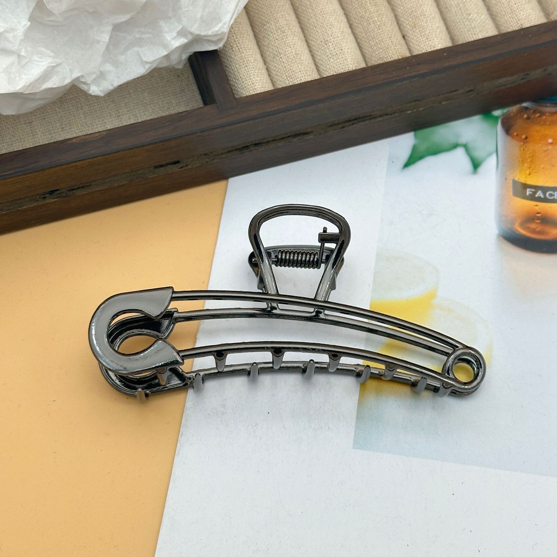 33g Weight Hair Claws Hair Accessories Type 1 Piece Quantity Holiday, Daily Occasion Zinc alloy Material Solid Color Pattern All Seasons Season Women's Gender Plating Design Vacation, Classic Style Style Vacation Classic Style Women's Solid Color Zinc Alloy Plating Hair Claws 8