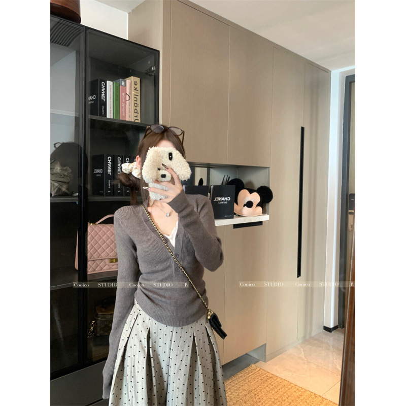 纽扣锁骨衫心机设计V领修身弹力显瘦纽扣针织上衣女装毛织衫工厂|undefined
