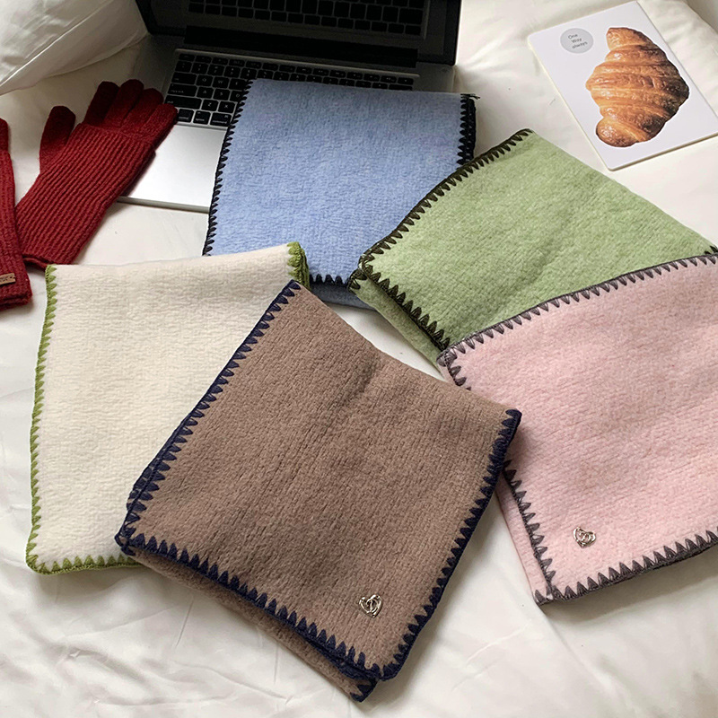 Alta sensación verde imitación de cachemira bufandas de piel de mujeres otoño y invierno 2025 sensación de atmósfera gruesa calentamiento de los estudiantes bufandas