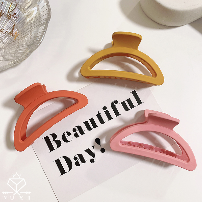 Estilo coreano nueva pinza de pelo curvada de tamaño medio agarre de pelo ámbar updo clip de pelo temperamento cabeza trasera cola de caballo clip tocado