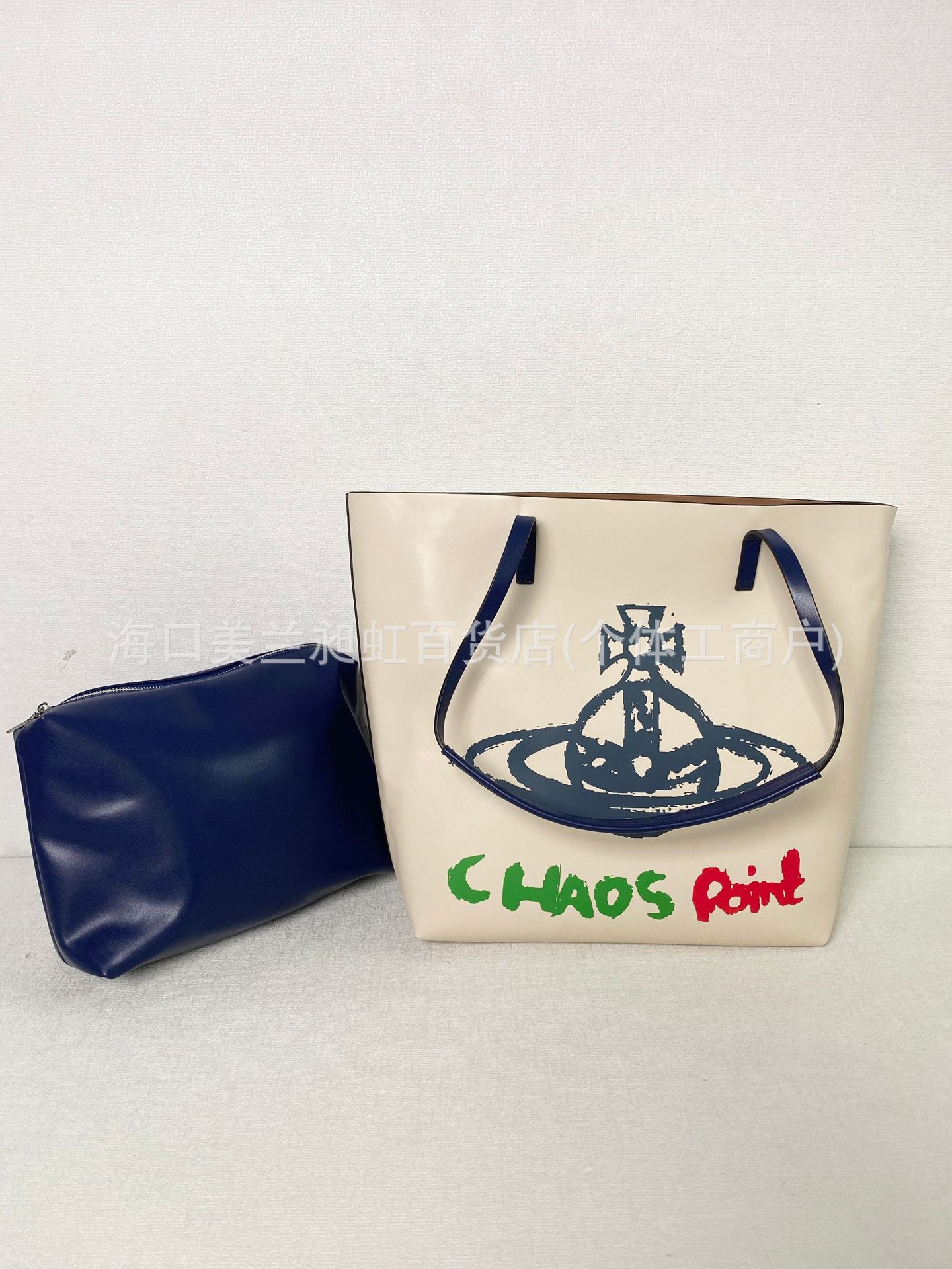 화이트 그래피티 레터 토트백