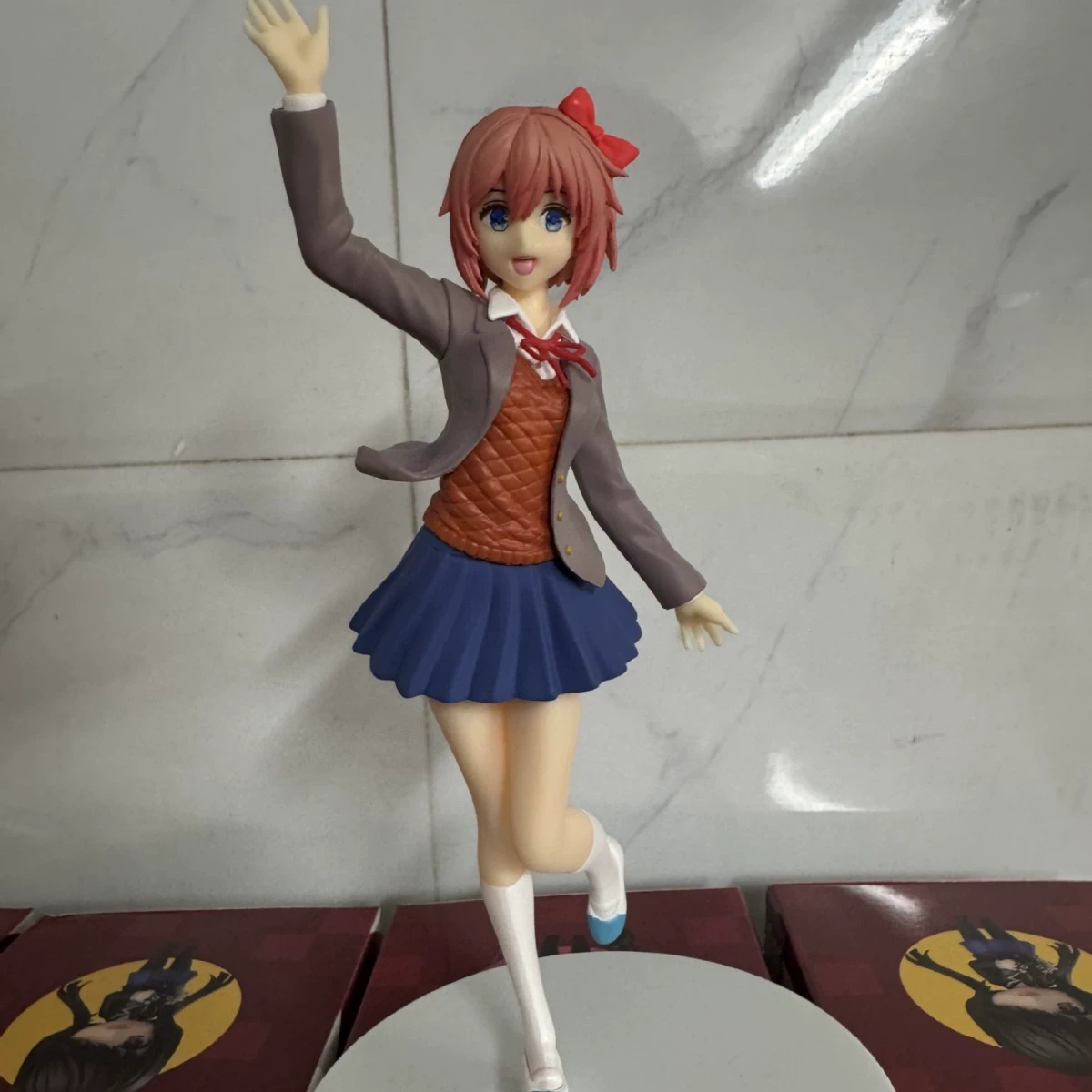 2D красивая девушка Доки Доки Литературный клуб Sayori Литературный клуб стоящая фигурка игрушка Ornamental фигурка в коробке