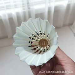 バドミントンは高くてコストパフォーマンスが高くて安定しています。