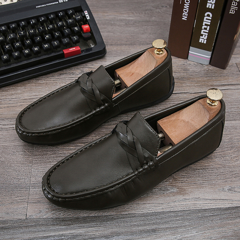 Zapatos Doudou para hombre verano 2025 nuevos zapatos de cuero esmerilado de terciopelo perezoso de un pie zapatos de moda de conducción de negocios para jóvenes