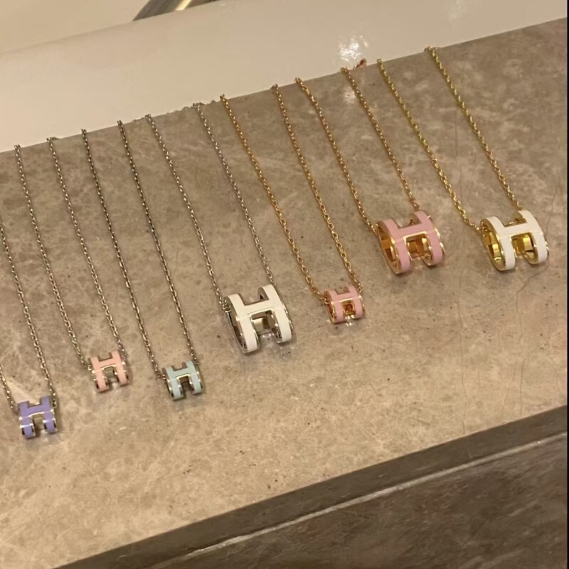 Sterling Silver High-Quality H Necklace for Women, Fashionable Letter Pendant Necklace, Light Luxury, Versatile, Elegant, Complexion-Enhancing, Direct from Manufacturer