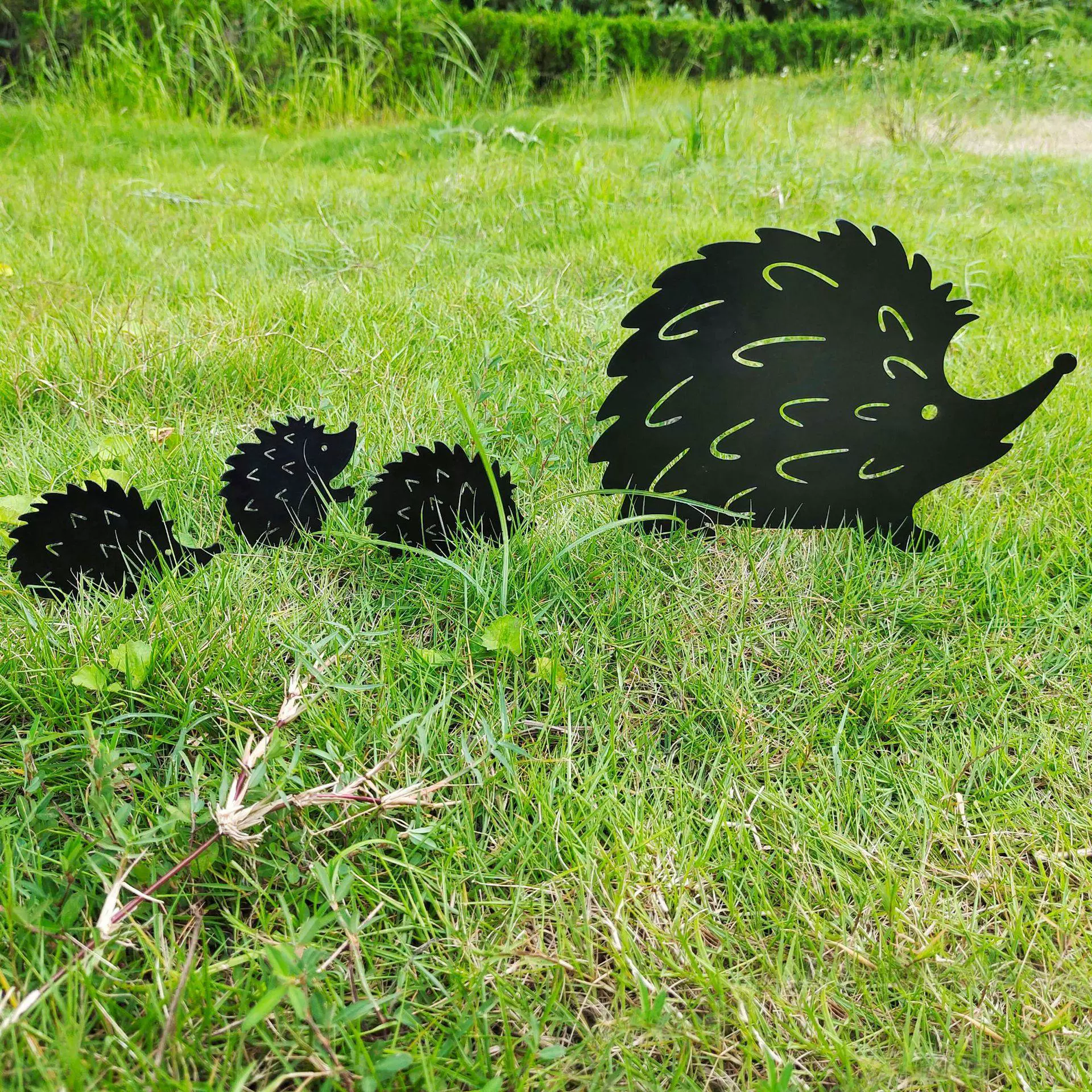 Садовые украшения для двора, декоративные элементы из кованого железа, садовые фигурки ежей для установки в грунт, металлические ажурные садовые вставки для газона.
