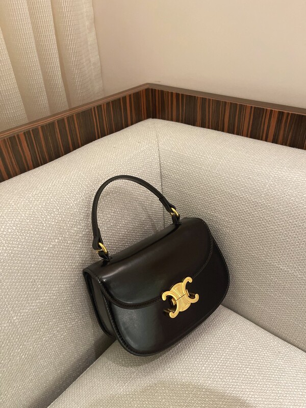 一件代发小众凯旋门马鞍包女新款手提小包单肩斜挎包潮流锁扣|undefined