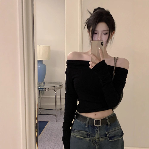 Hot girl one-shoulder German velvet long-sleeved T-shirt for women 2025 early autumn off-shoulder slim irregular short bottoming shirt top