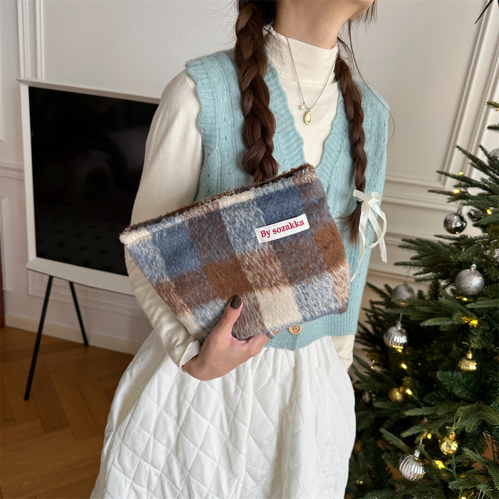 The 311023 ins Korean style checkered retro simple large-capacity woolen makeup bag is paired with a pocket purse undefined