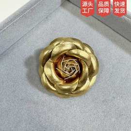 2024小香风山茶花胸针高级花朵别针优雅法式皮质胸花服装饰品