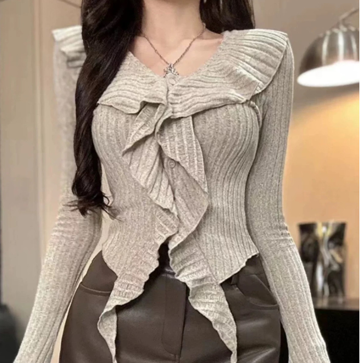 Sexy spicy girl V-neck design with flared sleeves irregular ruffle edges as the base layer, autumn and winter new slim_voghion.com