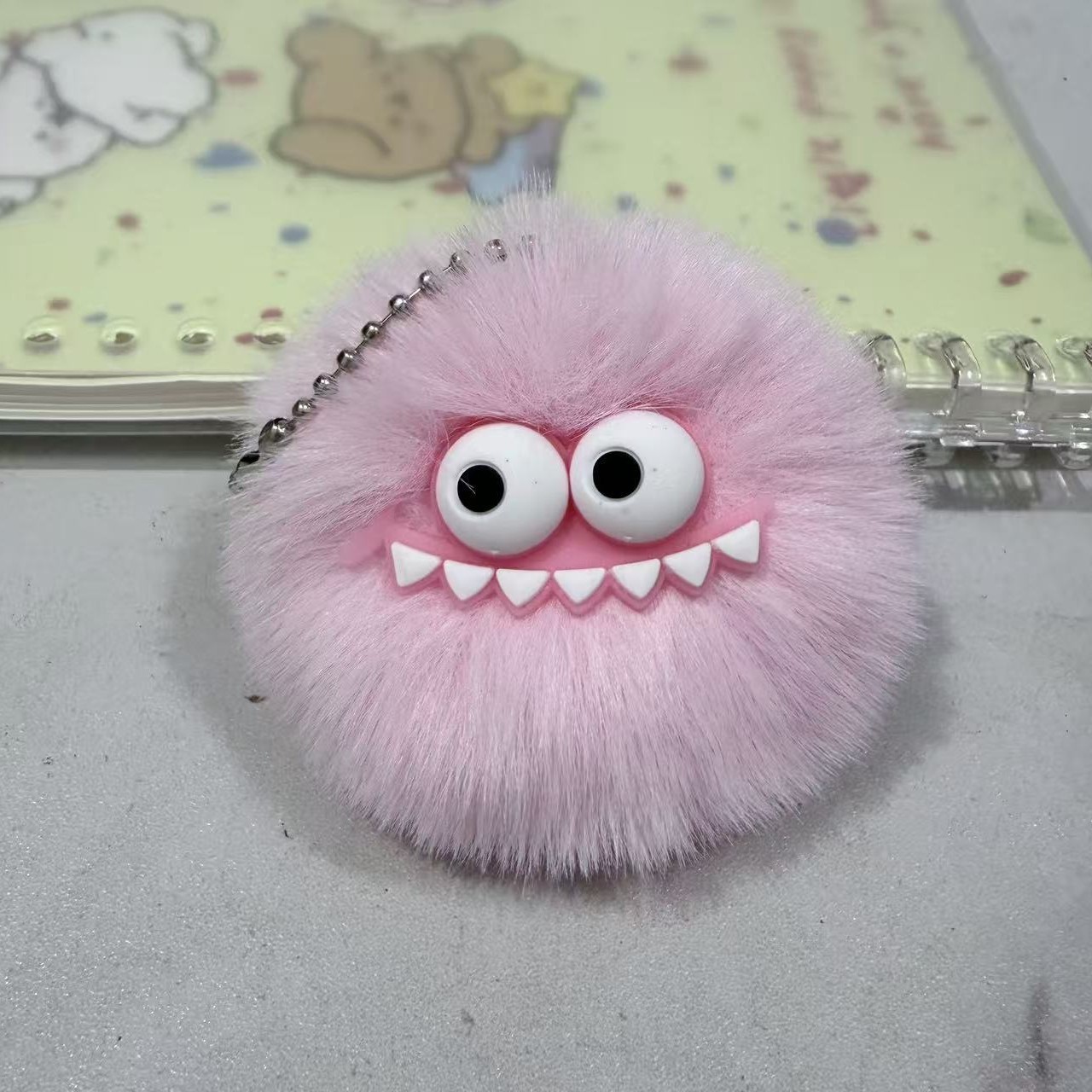 Cute pequeño Du dinosaurio peluche coche llavero colgante de pelo de dibujos animados bola de pelo monstruo muñeca bolsa colgante al por mayor image 3
