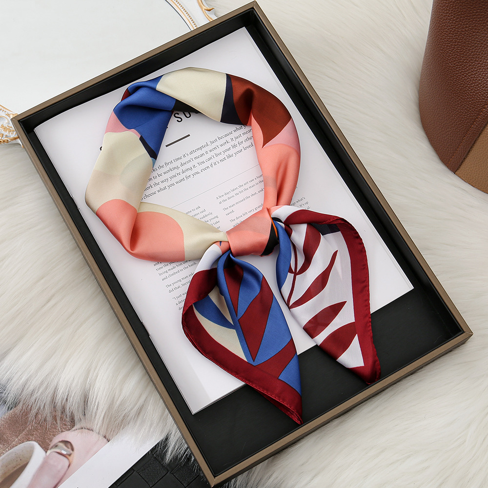 Nuevas flores transfronterizas de moda bufandas de seda 70 bufandas cuadradas de seda de impresión de color accesorios de alta calidad bufandas damas