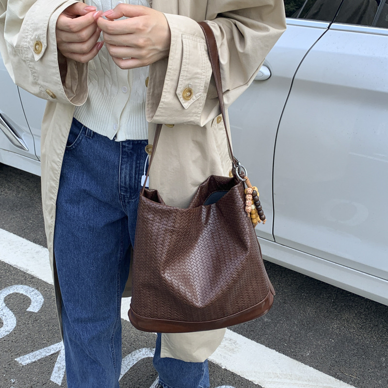跨境高级感编织纹水桶包包女2025秋季新款时尚纯色百搭单肩斜挎包|undefined