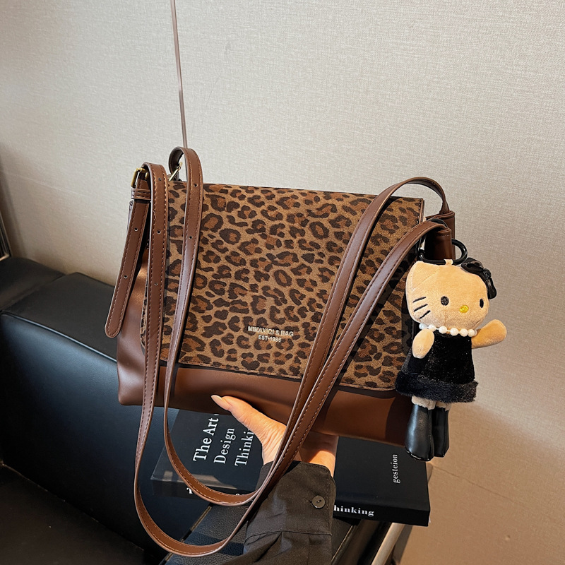 Retro mochila de mujer esmeriada casual de viaje Leopard Shoulder Bag 2025 nuevo estilo simple de moda versátil mochila
